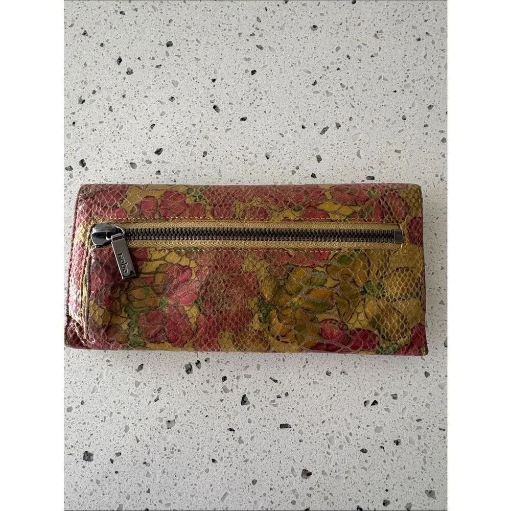 HOBO INTERNATIONAL Women’s Floral Snake-Embossed Leather Clutch Wallet Chic GUC